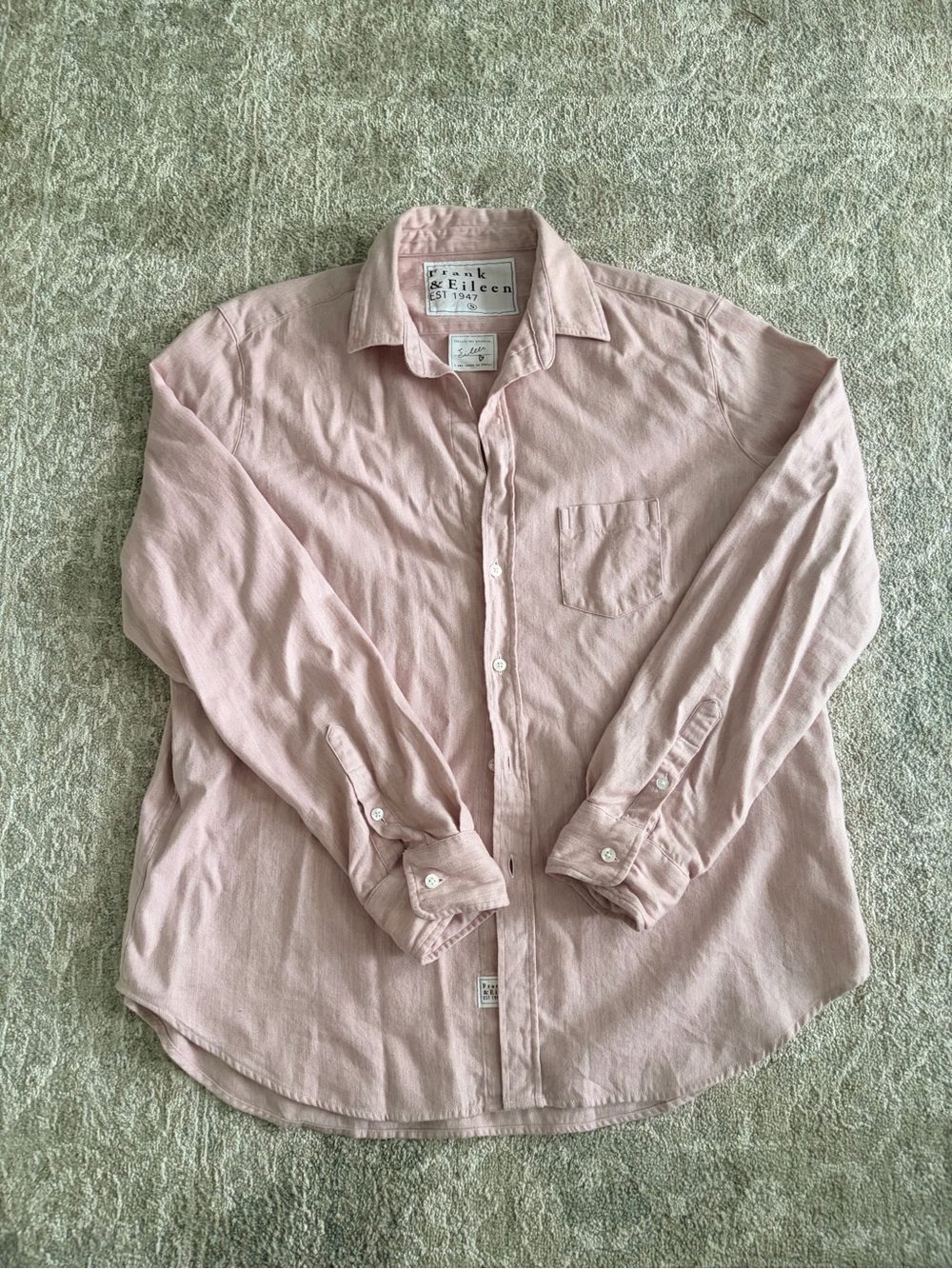 LIKE NEW Frank & Eileen women’s Light Pink Button-Up Shirt